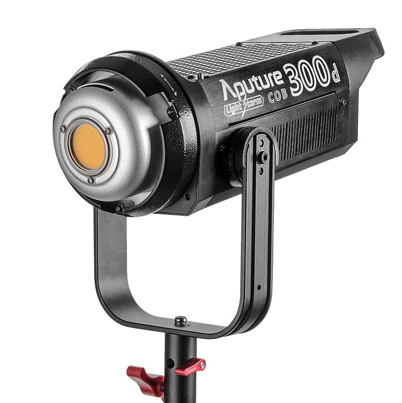 Светодиодный осветитель Aputure Light Storm LS C300D V-mount Kit