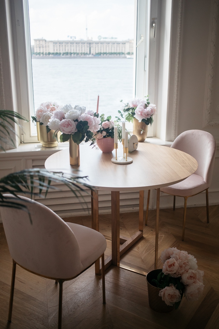 Стол обеденный с Г-образным подстольем