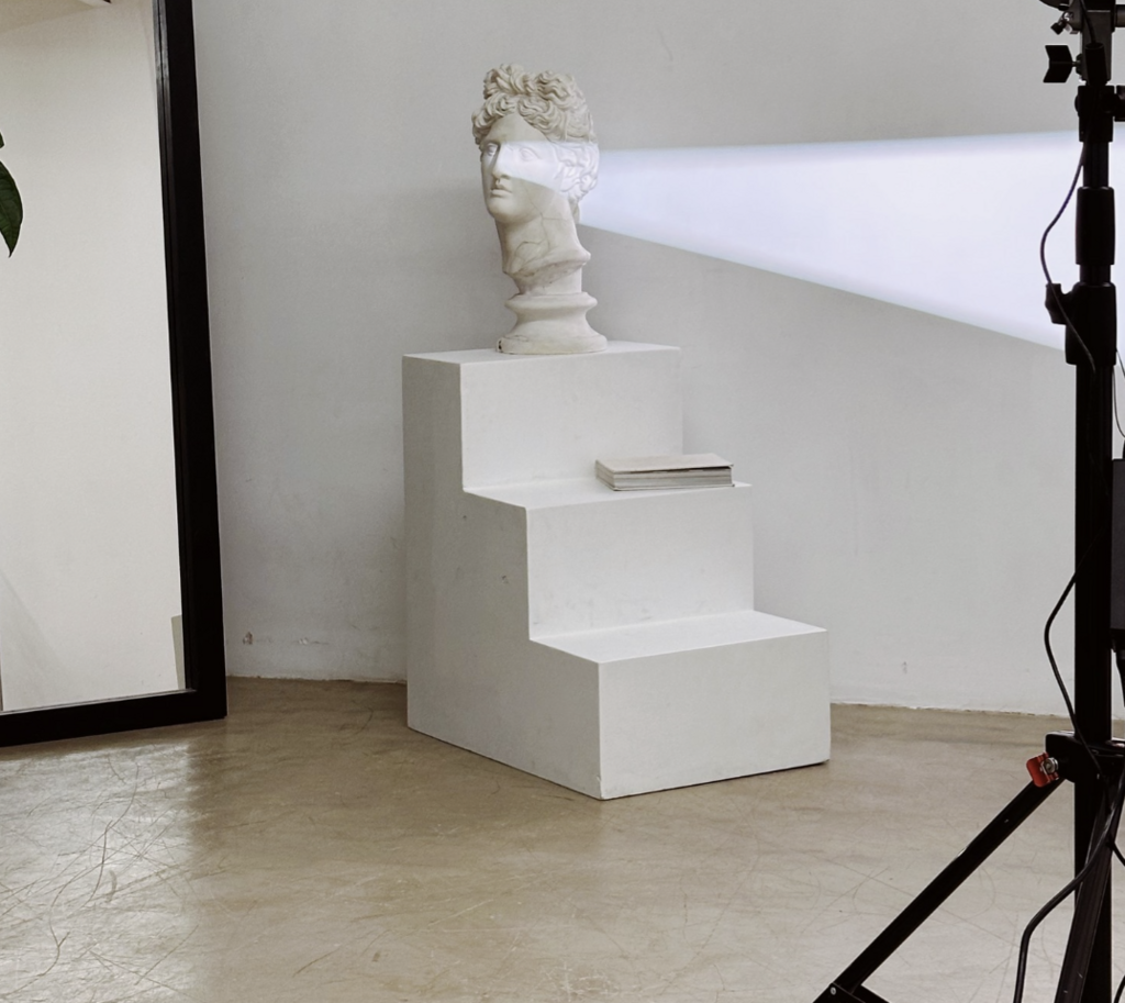 Лестница из фанеры белая 75х75х50 узкая