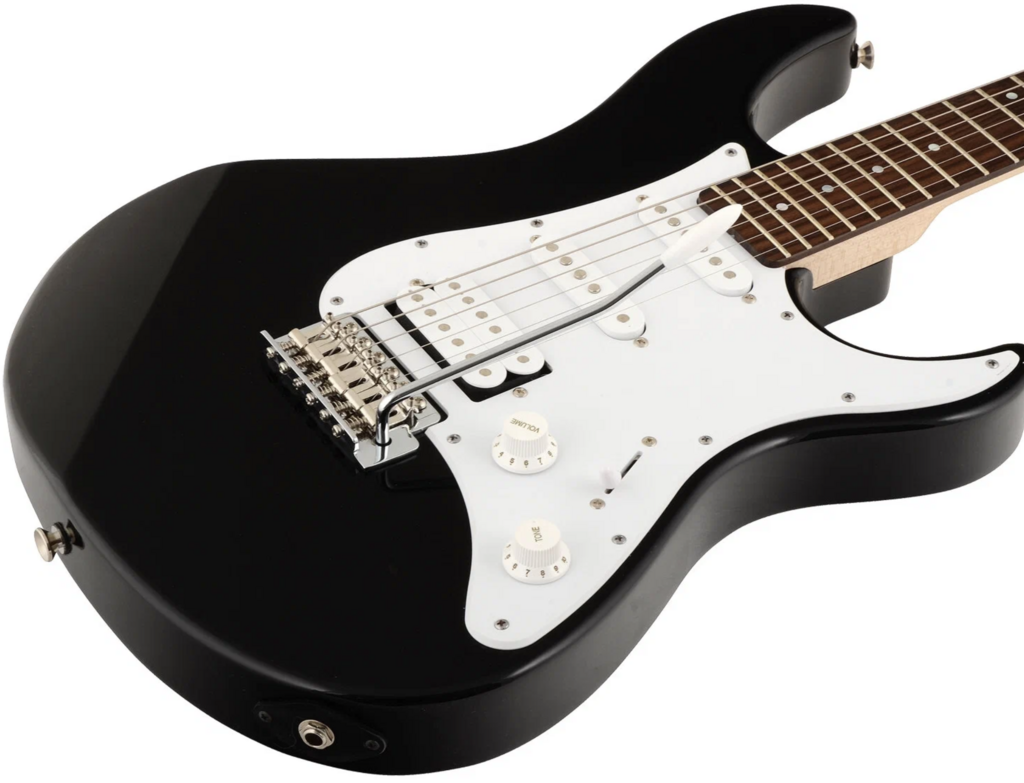 Электрогитара Yamaha Pacifica 012 с комбоусилитeлем Fender