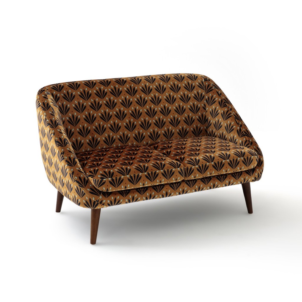 Диван в ретро обивке