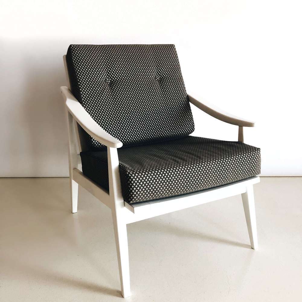 Кресло винтажное серое с белым каркасом