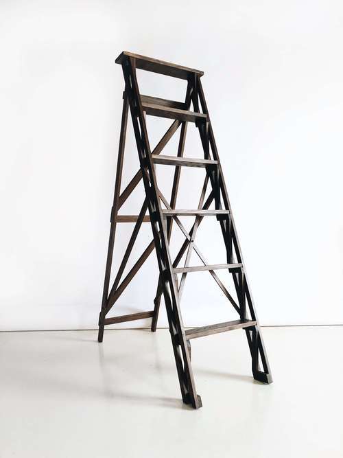 Стремянка декоративная темное дерево прим 1,8м