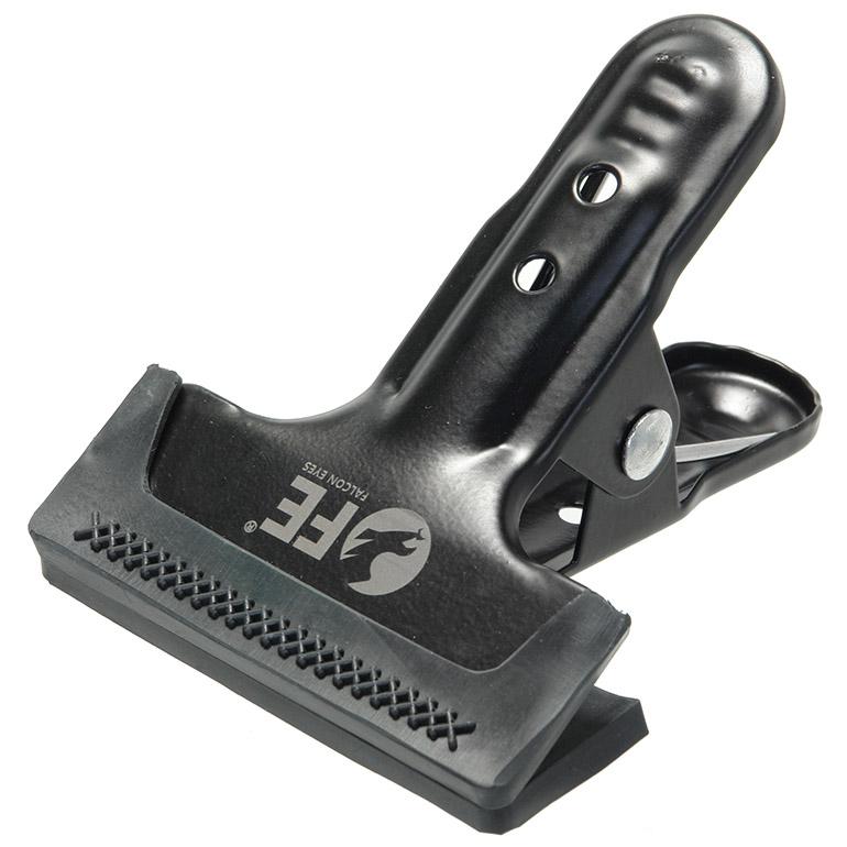 Держатель-прищепка из прочного пластика для крепления на различные конструкции.