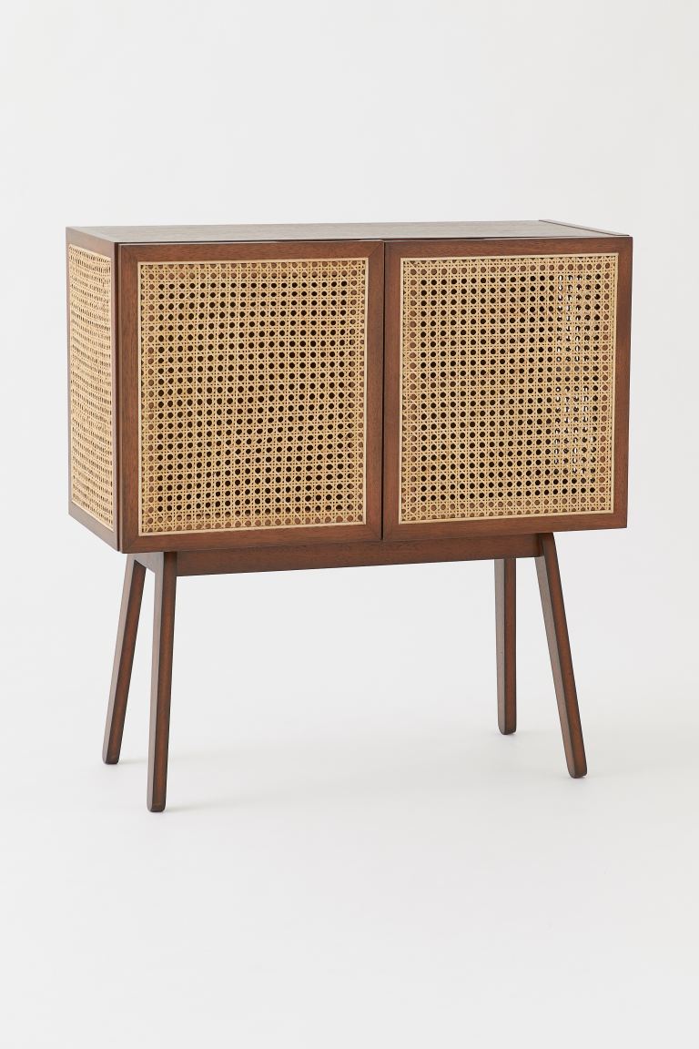 Шкафчик с дверцами из ротанга