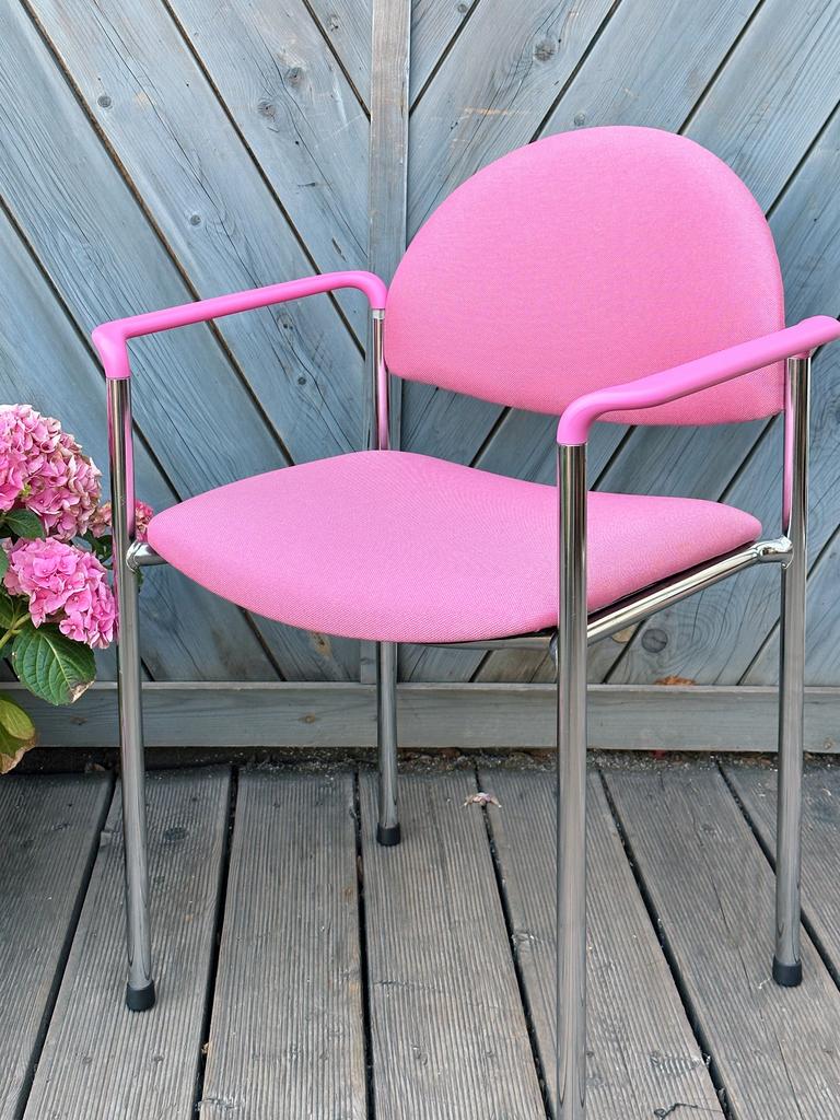 Ярко розовый финский стул Martela