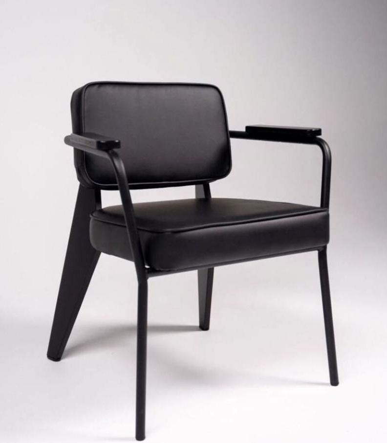 Кресло черное для интервью