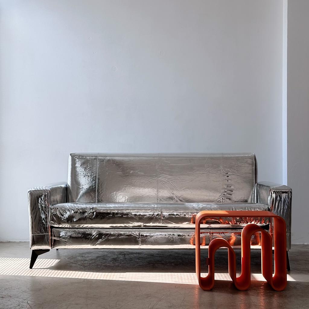 Серебряный диван