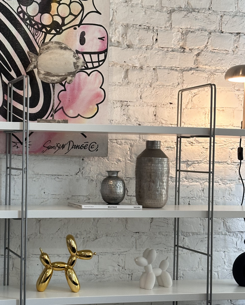 Металлическая хром ваза