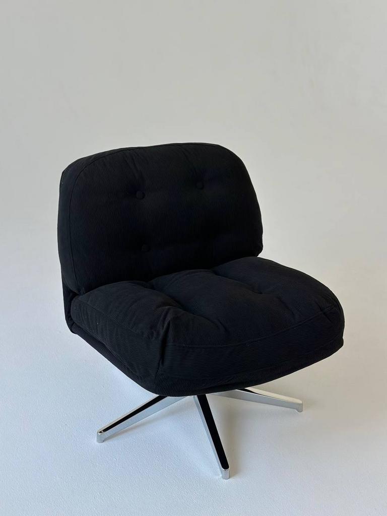 Черное мягкое крутящееся кресло Ikеа dyvlingе