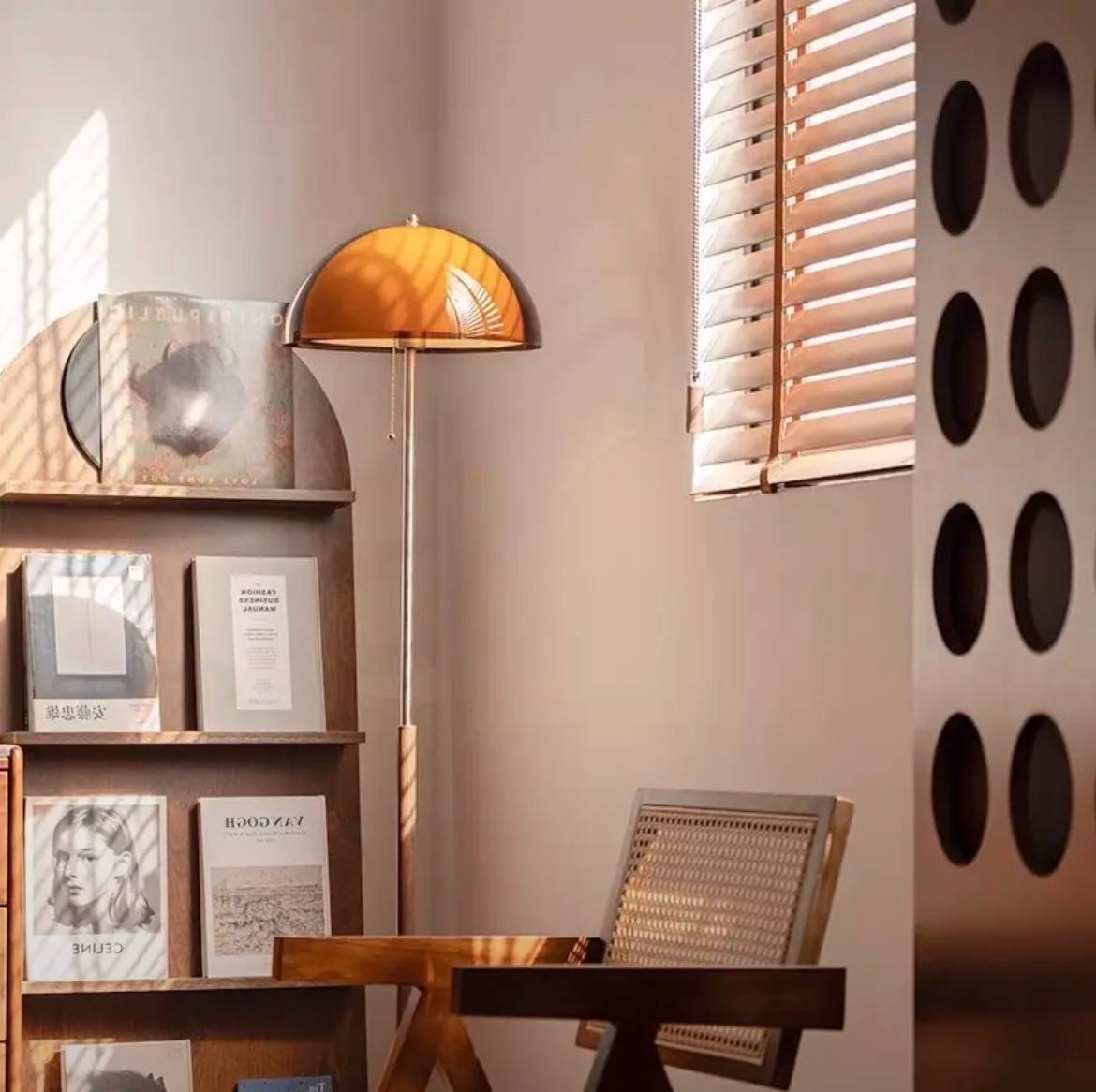 Торшер Vieruodis во французском средневековом стиле