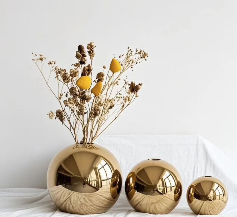 Золотая круглая керамическая ваза