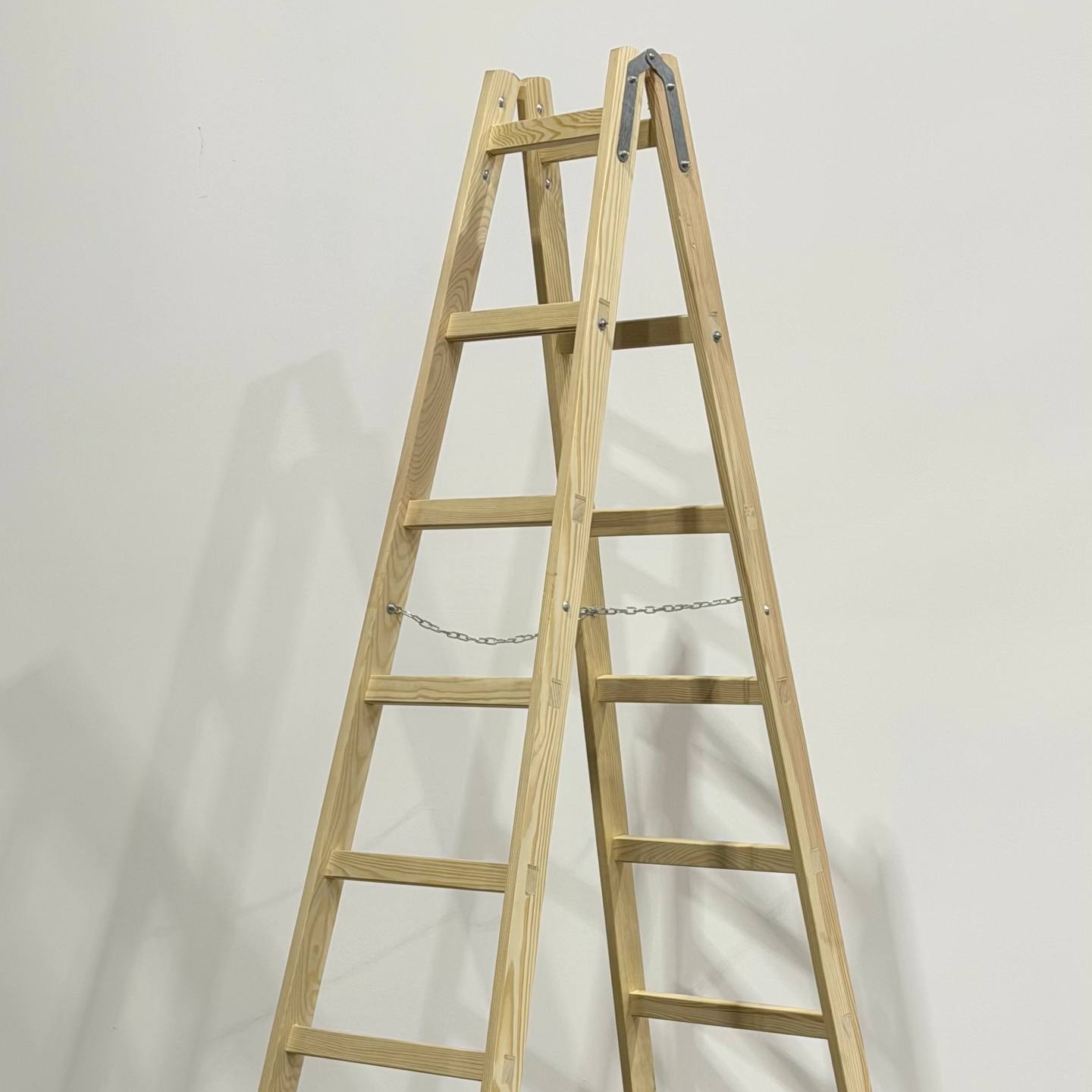 Деревянная стремянка 8 ступеней