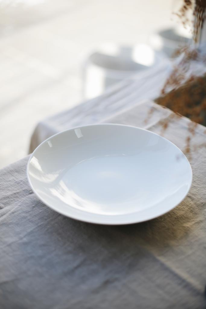 Тарелка белая