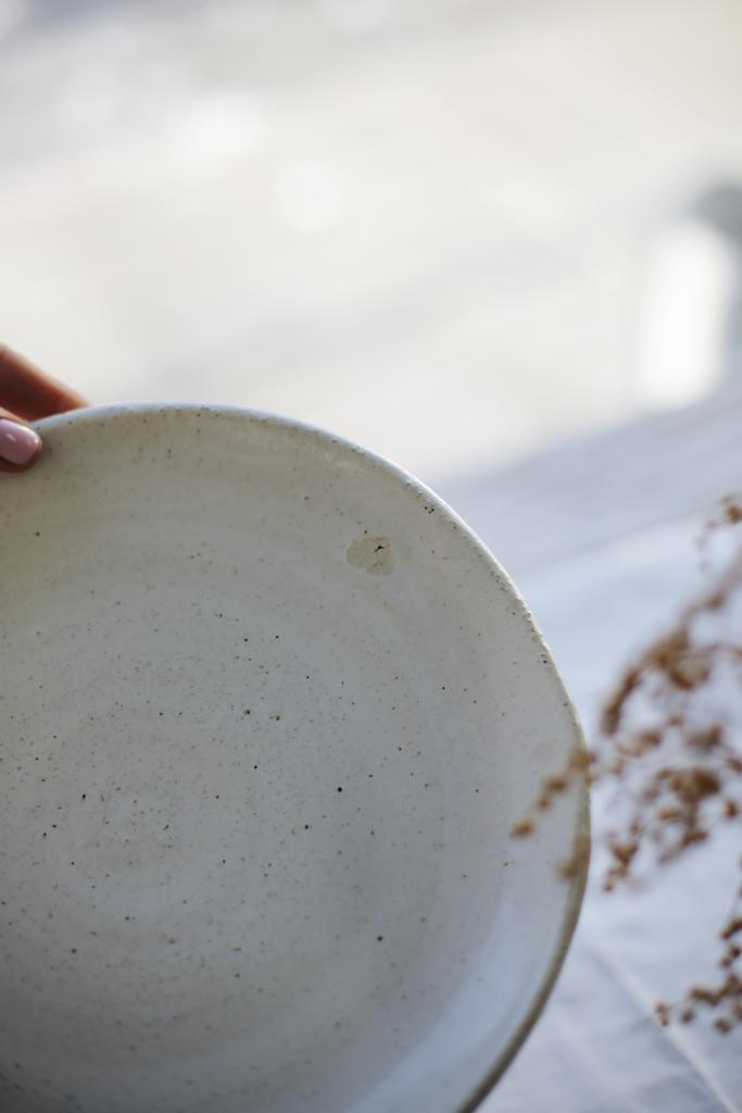 Тарелка бежевая