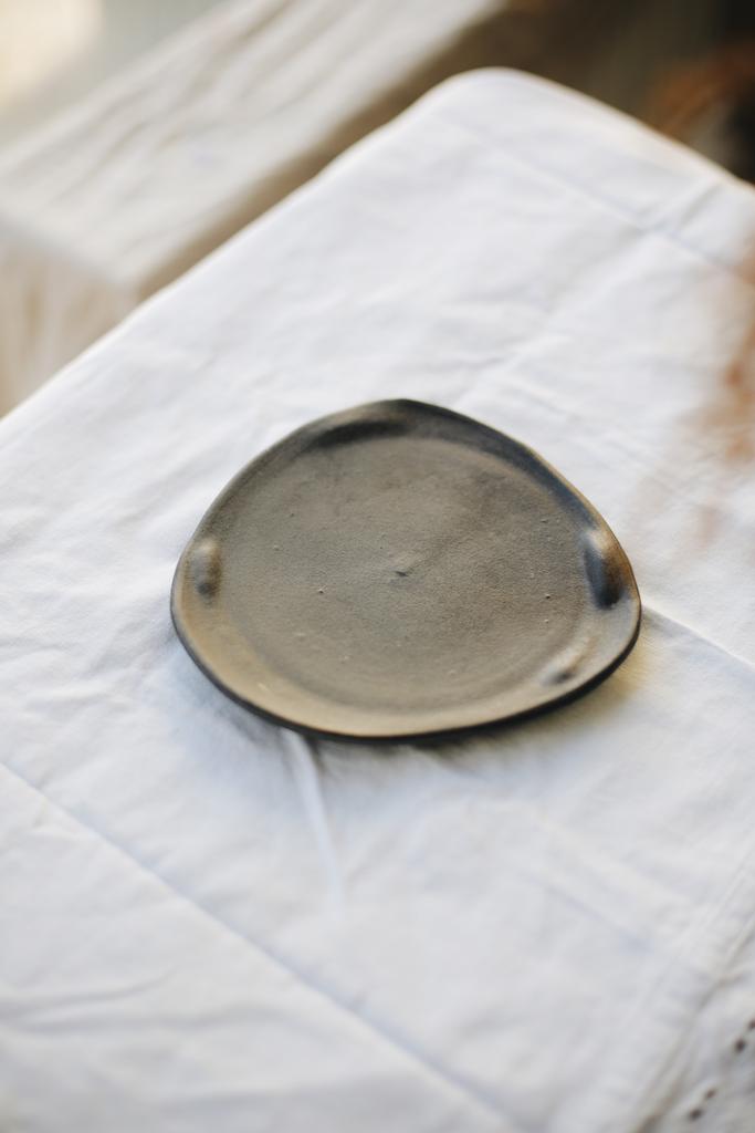 Блюдце черное