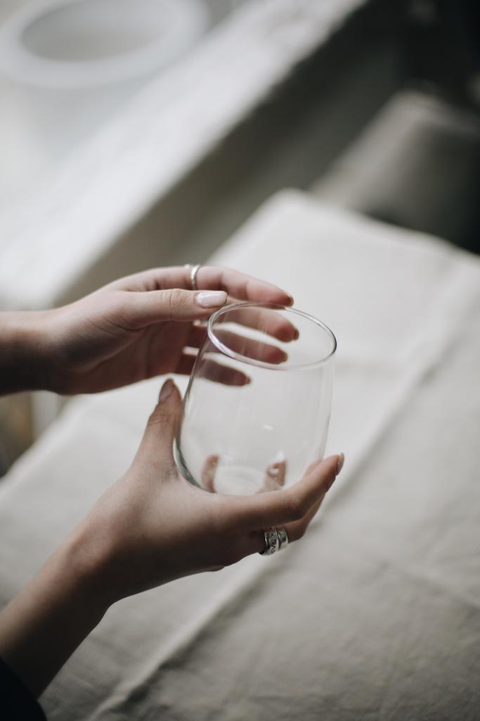 стакан капля