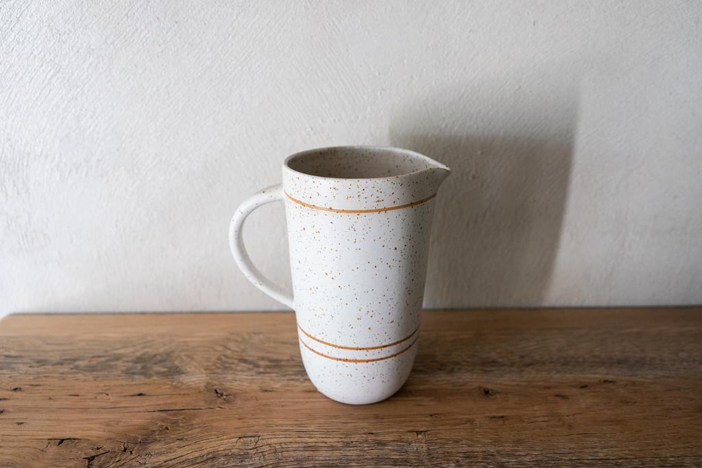 Кувшин с ручкой