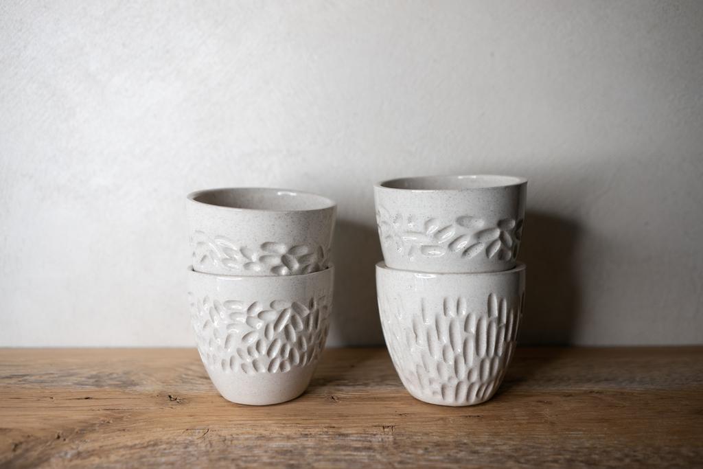 Горшок для цветов диаметром 10 см с поддоном