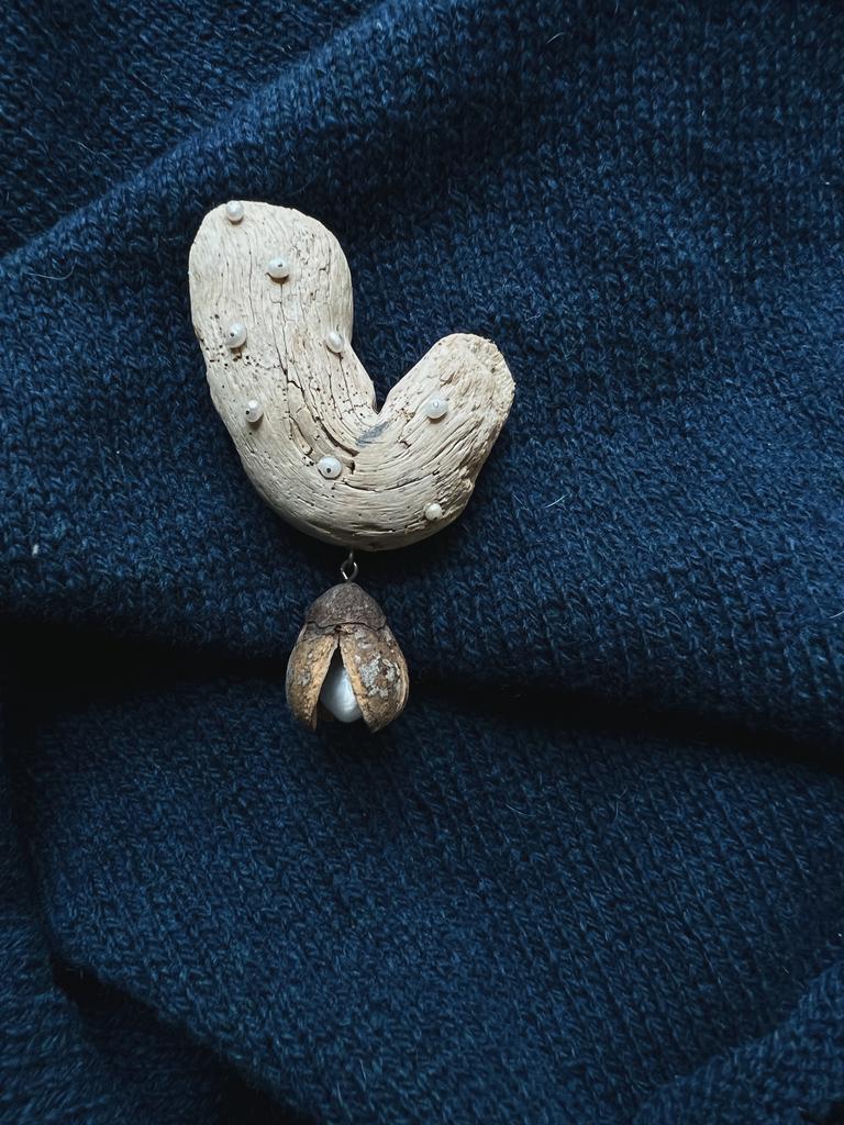 Брошь "Цветок 1"