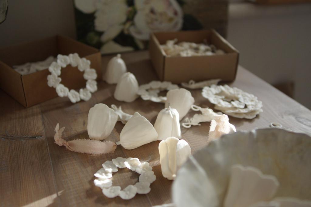 Фарфоровый подвес "Цветочный венок"