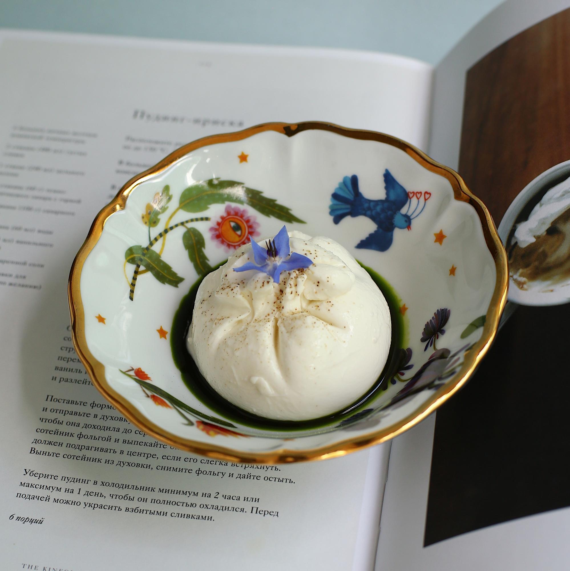 Буррата, зеленое масло