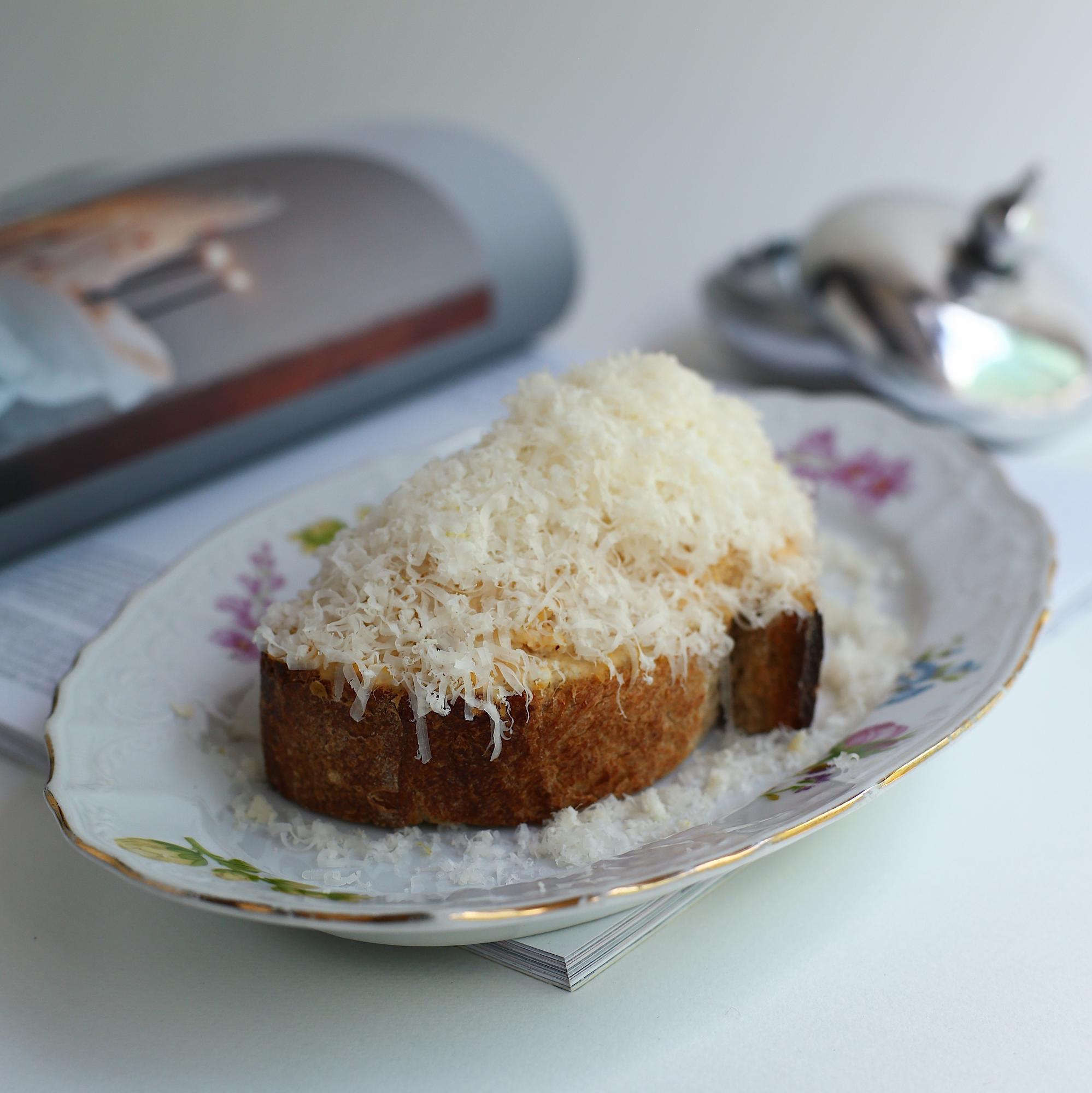 Тартин, тунец, пармезан