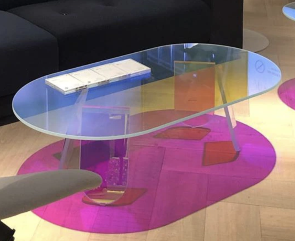 Стол прозрачный радужный