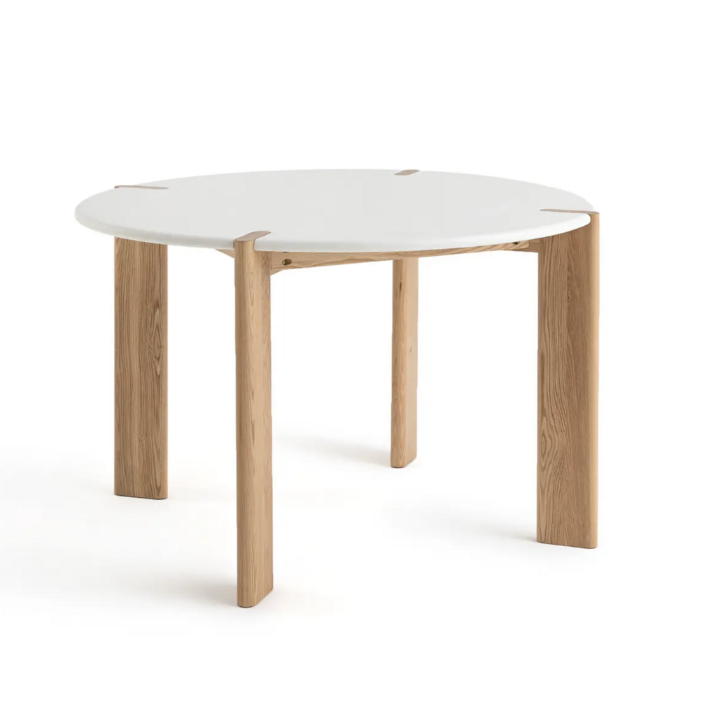 Обеденный стол с мягкими и элегантными вставками буковых ножек