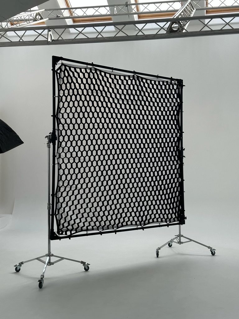 Сотовая решетка Grid 8х8 на фрост раму (240х240см)