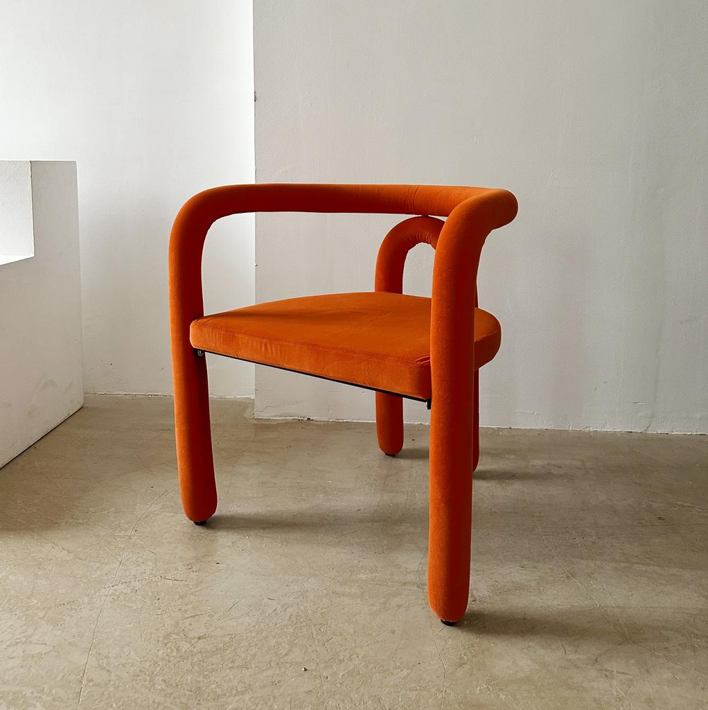 Мандариновое  бархатное кресло-осьминог