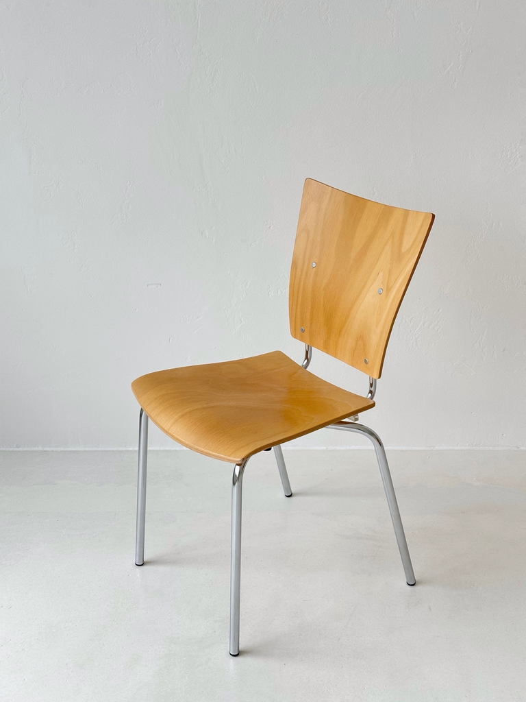 Стул из фанеры с трапецевидной спинкой