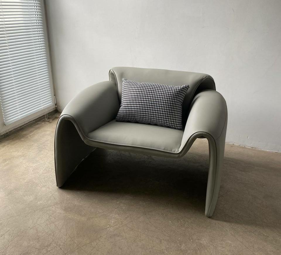 Серое кресло "Le Club Cemento"