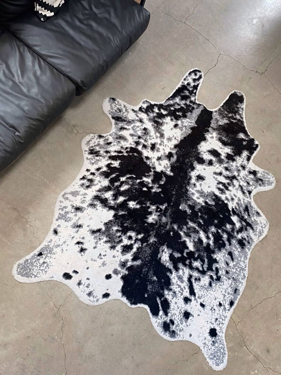 Ковёр с коровьим принтом