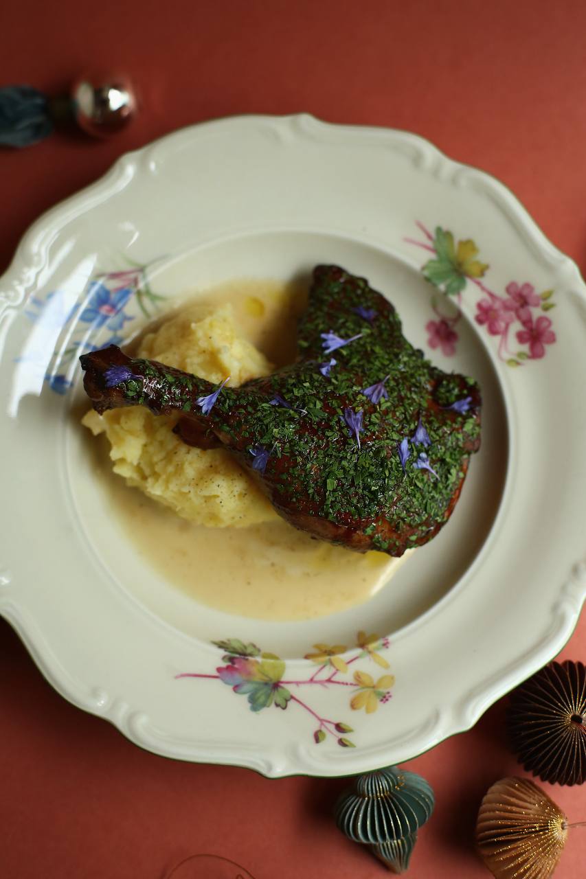 Утиная ножка конфи, толченый картофель