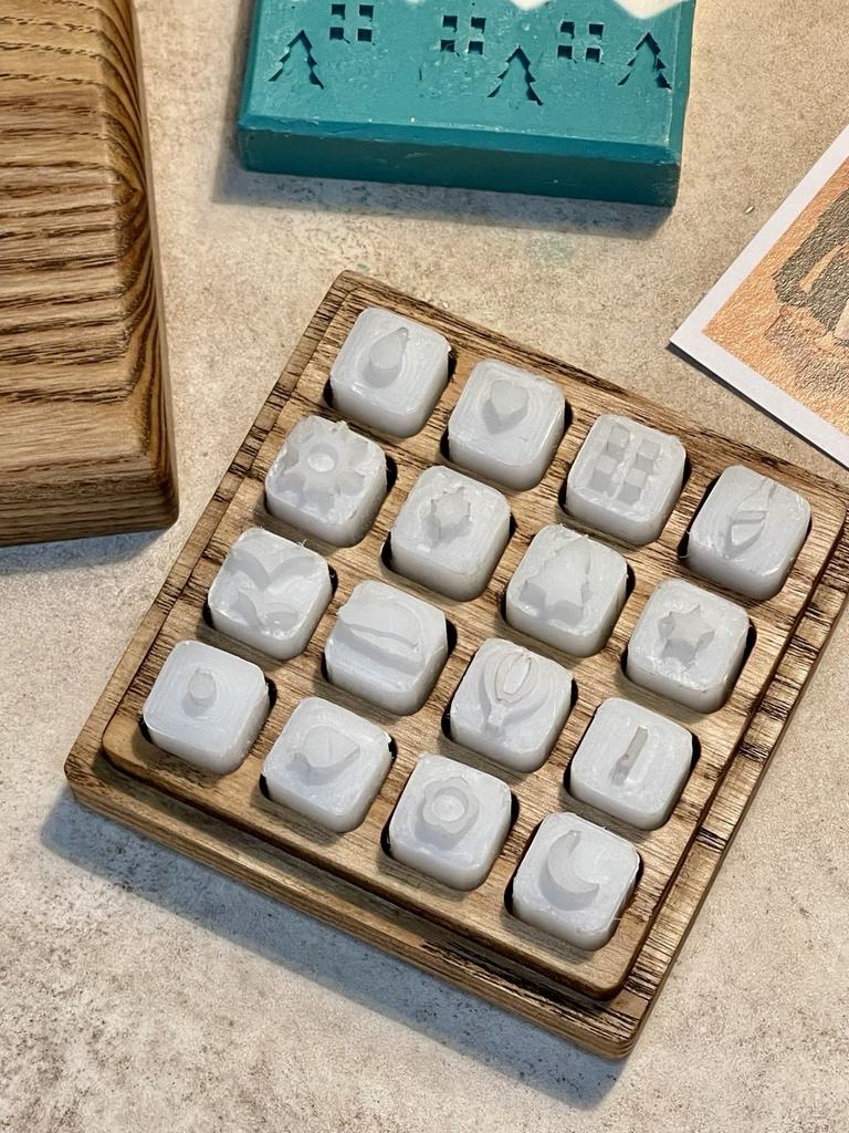 16 штампов для мыла в коробочке из ясеня